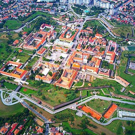 The View1 Apartment Alba Iulia Bagian luar foto